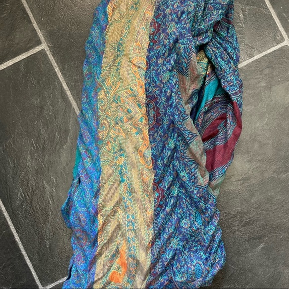 Collection Eighteen patterned circle scarf - Picture 4 of 8